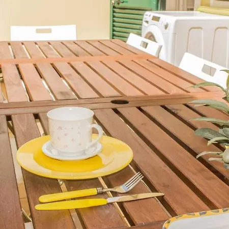 Δωμάτια σε οικογενειακή κατοικία Blife Santya Private *